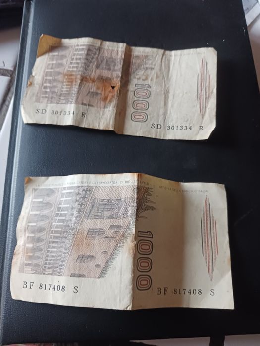 De vânzare bancnote vechii și monede