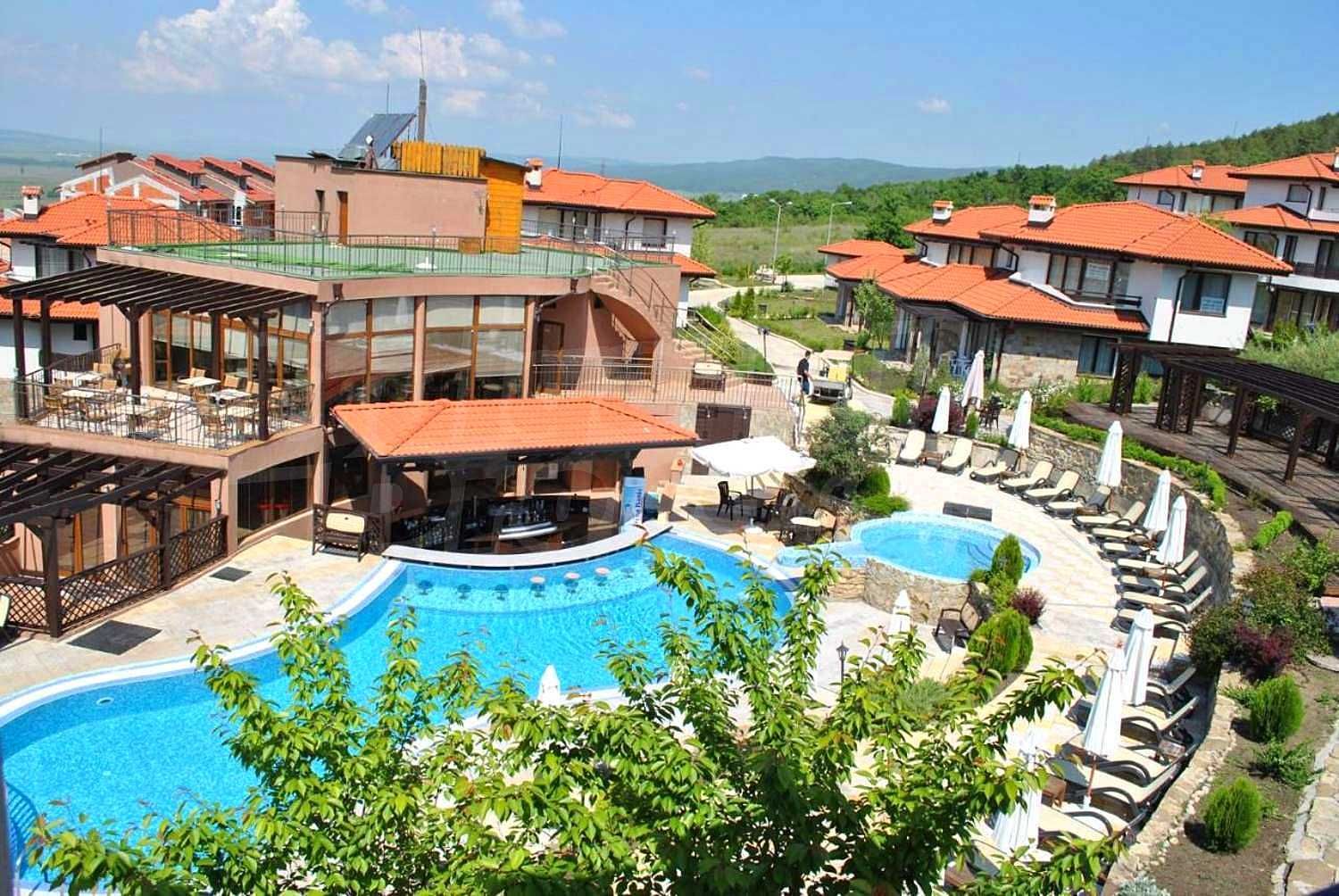Просторен тристаен апартамент в к-с „Bay View Villas“, Кошарица