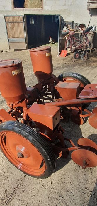 Vând semănătoare  pentru toate boabele