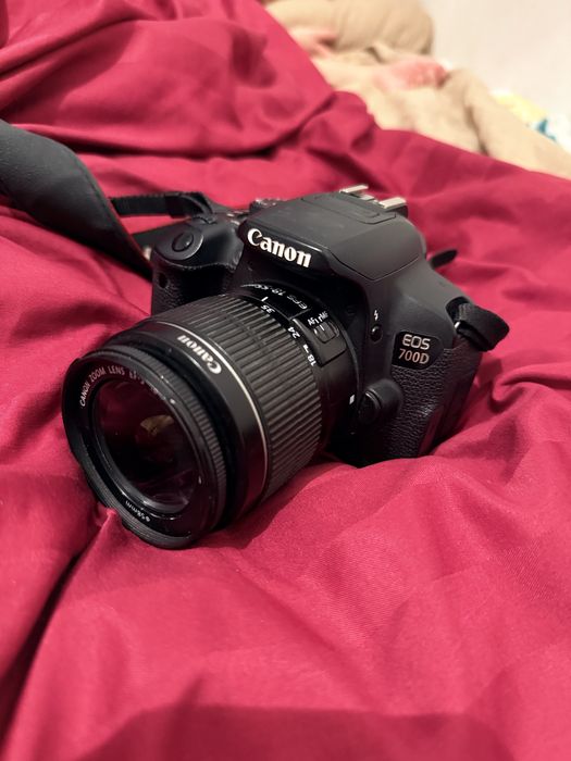 Canon EOS 700D + 18-55mm STM