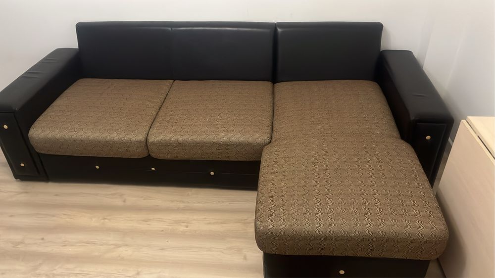 Диван  30000 , угловой Б/у , в хорошем состоянии ,