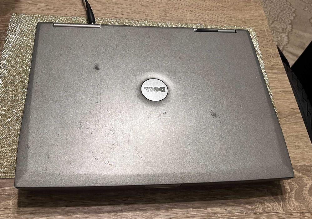 Laptop Dell Latitude D800 încărcător, Windows XP, mic defect ecran