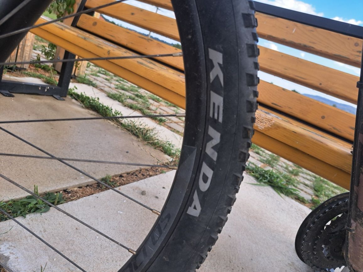 Bicicleta Scott Contensa Active 60
Dotările bicicletei:
-Roti