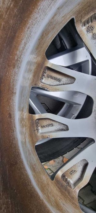 Продавам 4 броя нови алуминиеви джанти с зимни гуми 225.55.17