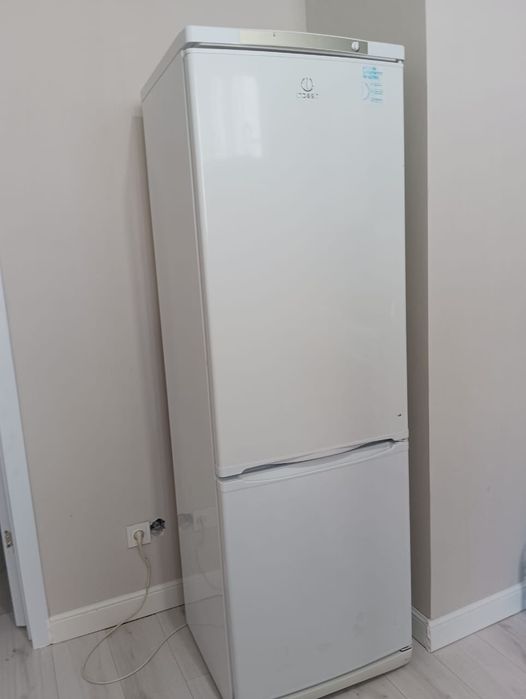 Продам большой вместительный холодильник в отличном рабочем состоянии