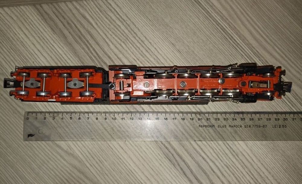Locomotiva BR 41 , producător Marklin 
Roți metalice izolate, se poate