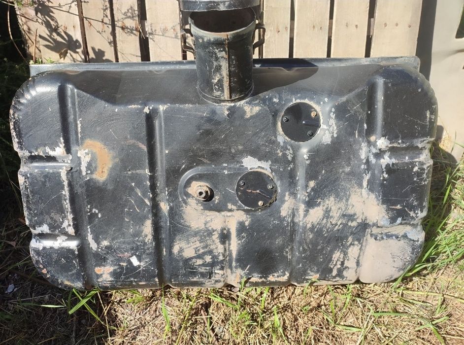 Бензобак с Зила примерно 150 л.