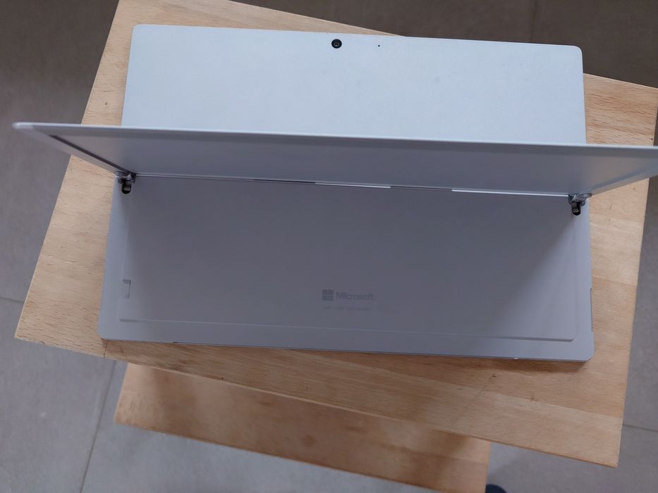 Surface Pro 7 i5, 8GB RAM, 128GB SSD - porneste dar nu booteaza