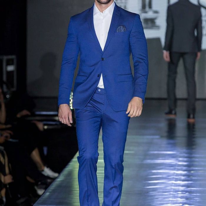 Vând costume bărbați