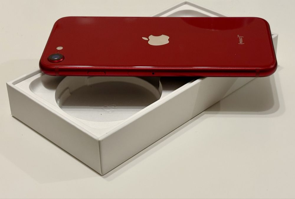iphone SE 3rd Gen 2022 Product RED