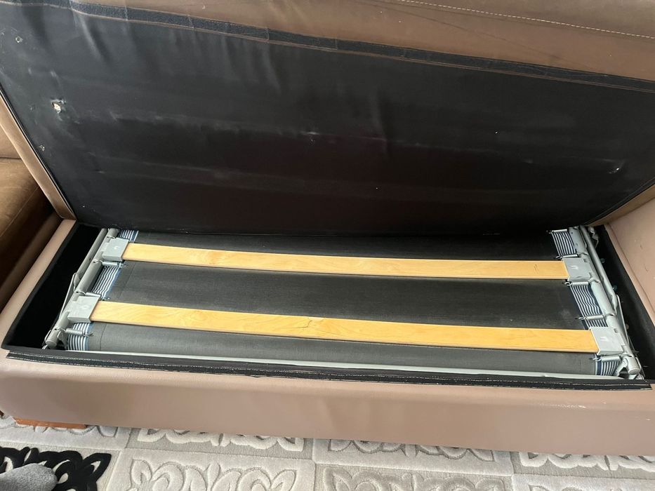 Продам угловой диван.