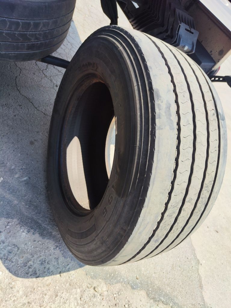 Blacklion гуми 385 55 22.5, магистрална шарка