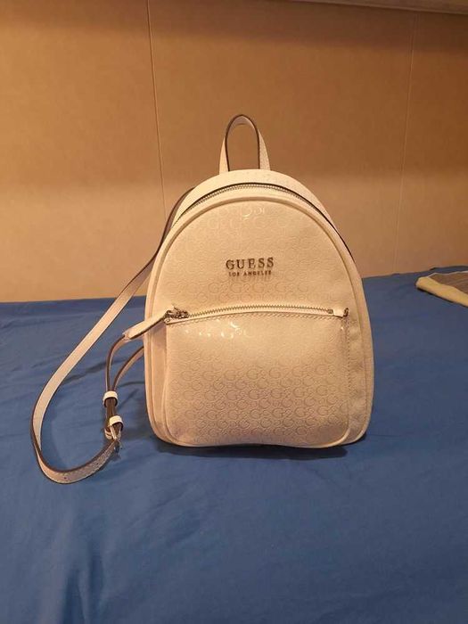 Чисто нова дамска раница GUESS