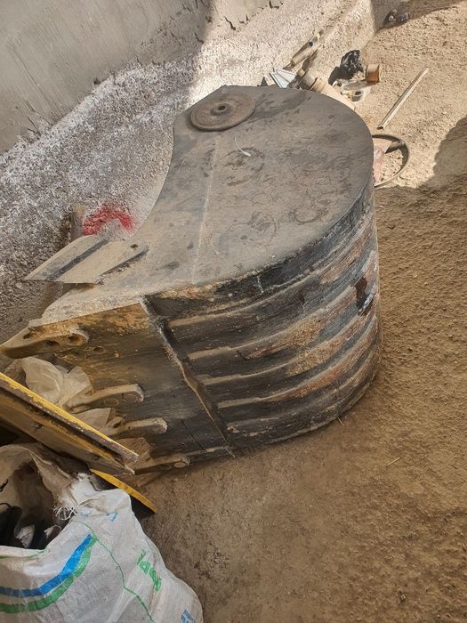 Maxsus texnika JSB 4x4 traktori sotiladi