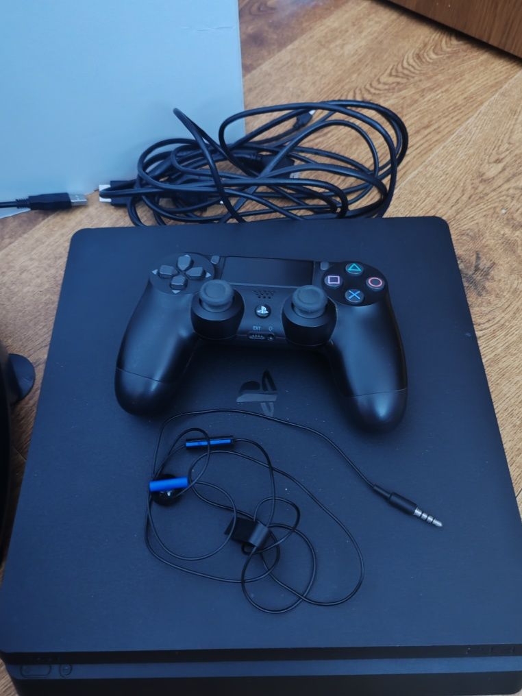 PS4 Slim 500GB + 1 Controller + Volan Scorpion Marvo GT-900 + 3 Jocuri