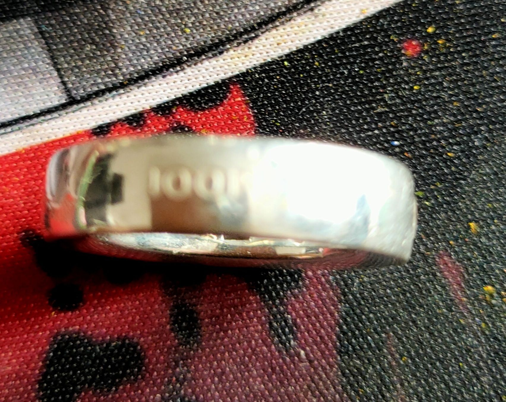 Продавам сребърен пръстен на марката отJoop престенът  нов