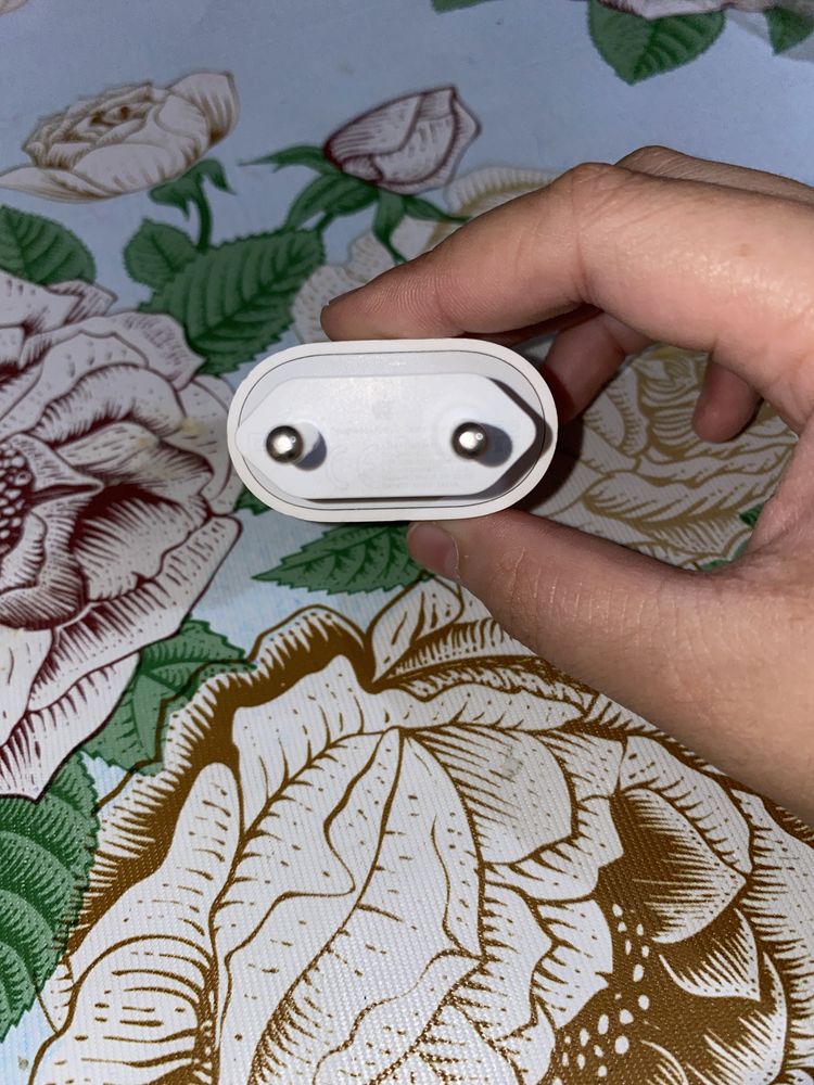 Orginal adapter sotiladi