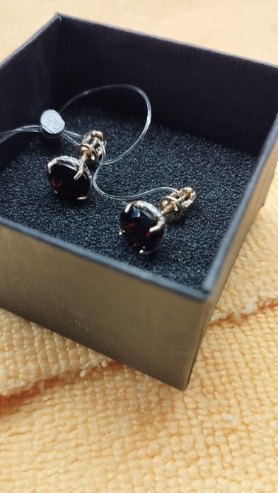 Продам золотые серьги