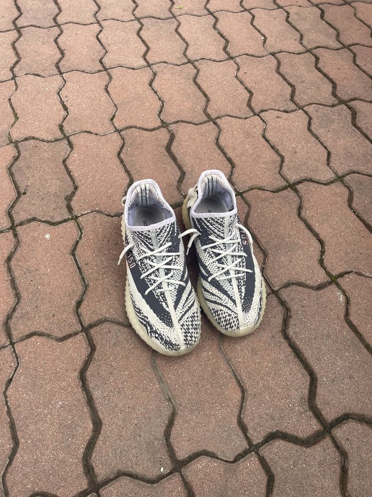 Продавам yeezy 350 бяли