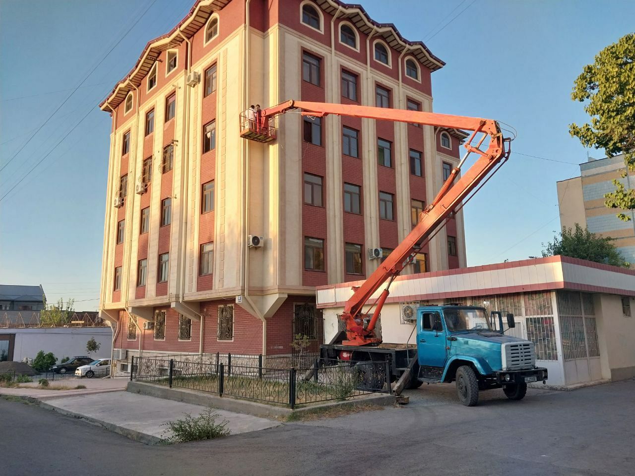 ЗИЛ авто Вышка сотилади