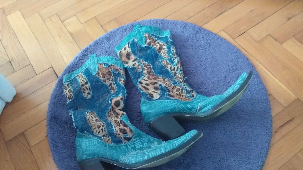 Дамски модерни спортно-елегантни ботуши размер 40-35лв.