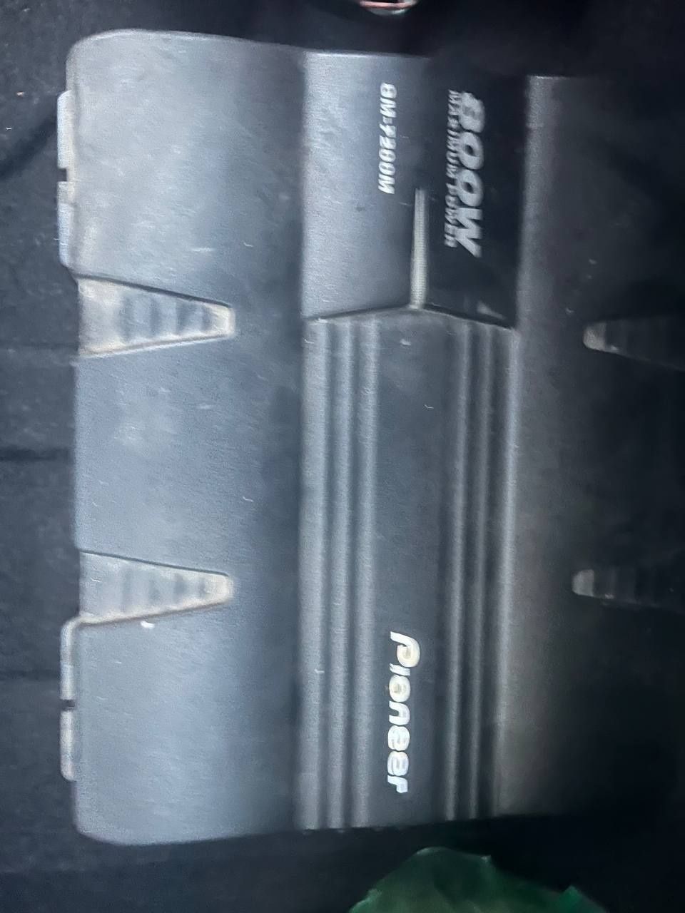 Pioneer maytafon, kalonka 4 ta, usilitel 2 ta, pishlaka 4 ta, sabbufer
