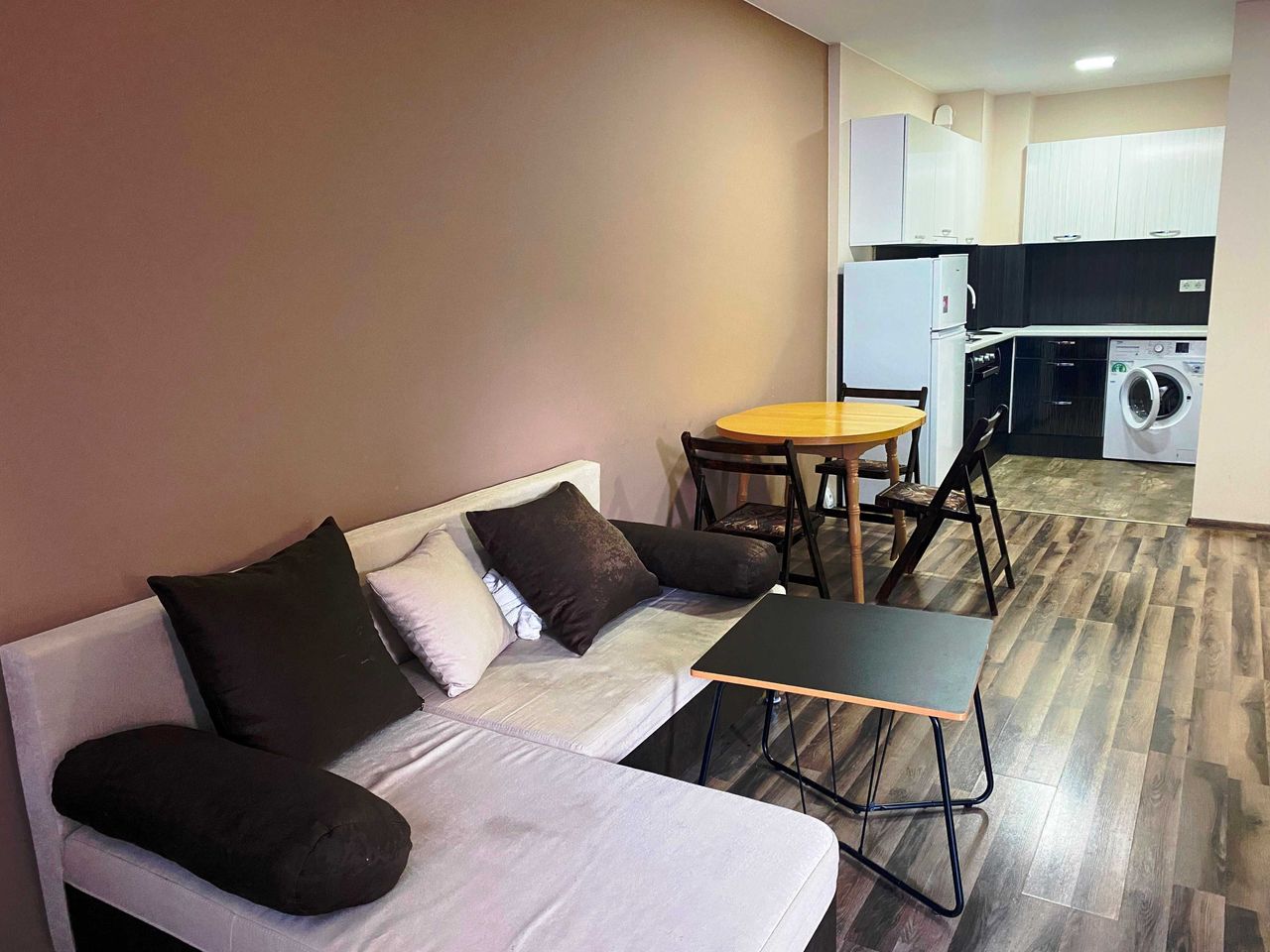 Дава се под наем Двустаен апартамент в София, Мусагеница - 76 кв.м за 377.4 € - Снимка #3