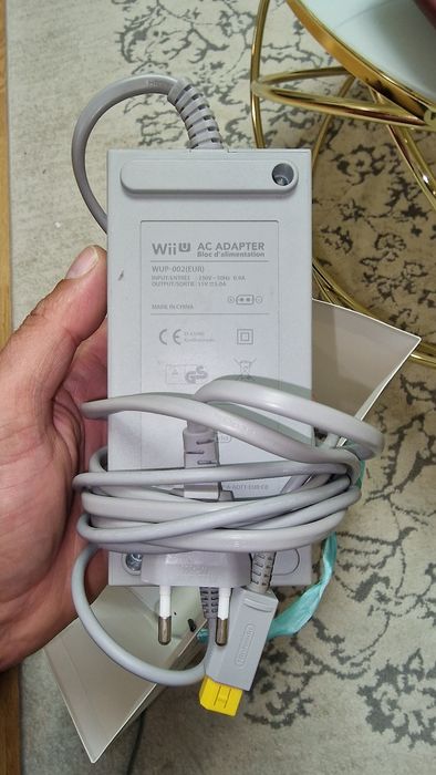 Vând Nintendo WII U