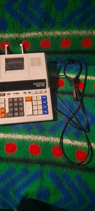 Vind calculator rochie și kendama și o bila