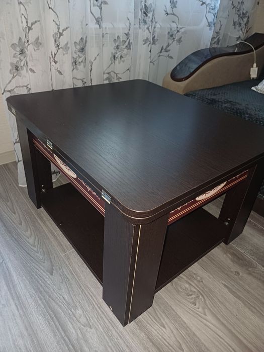 Продам раскладной журнальный стол