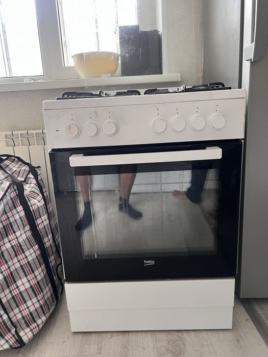 Газовая плита beko в полностью рабочем состоянии