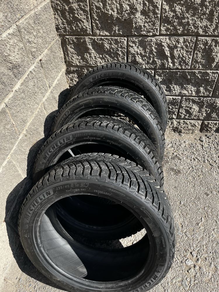 Шины зимние Michelin 235/45/18