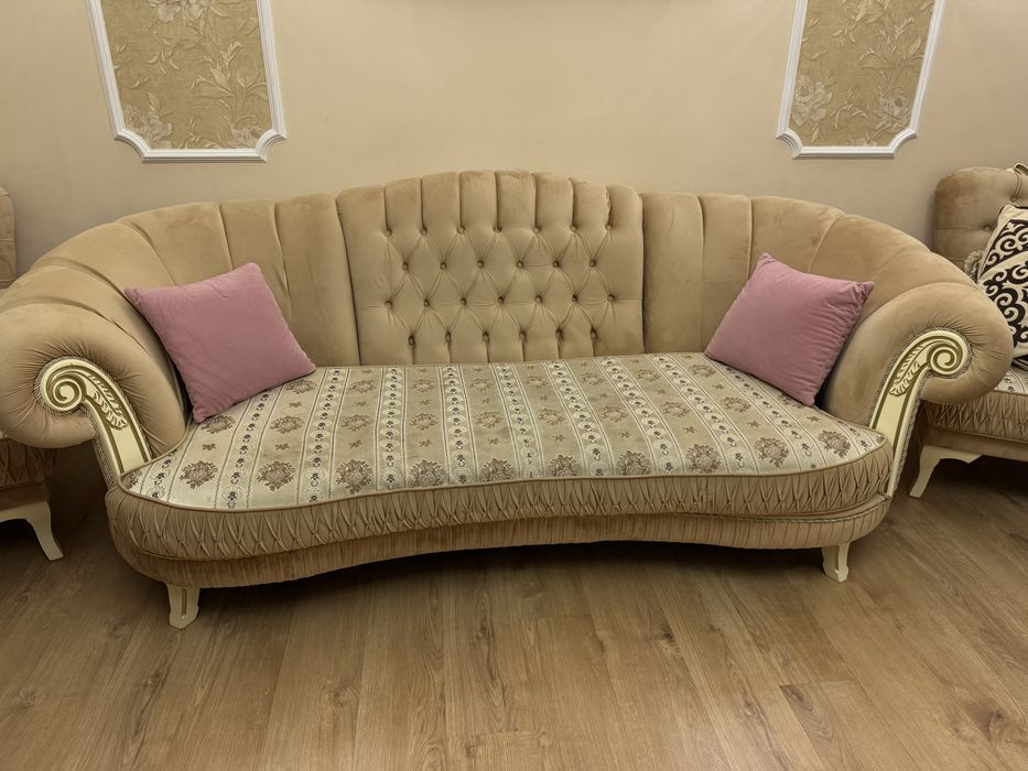 Продам диван и два кресла