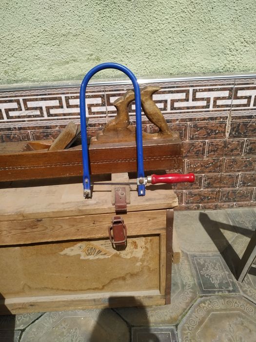 Лобзик и уровень