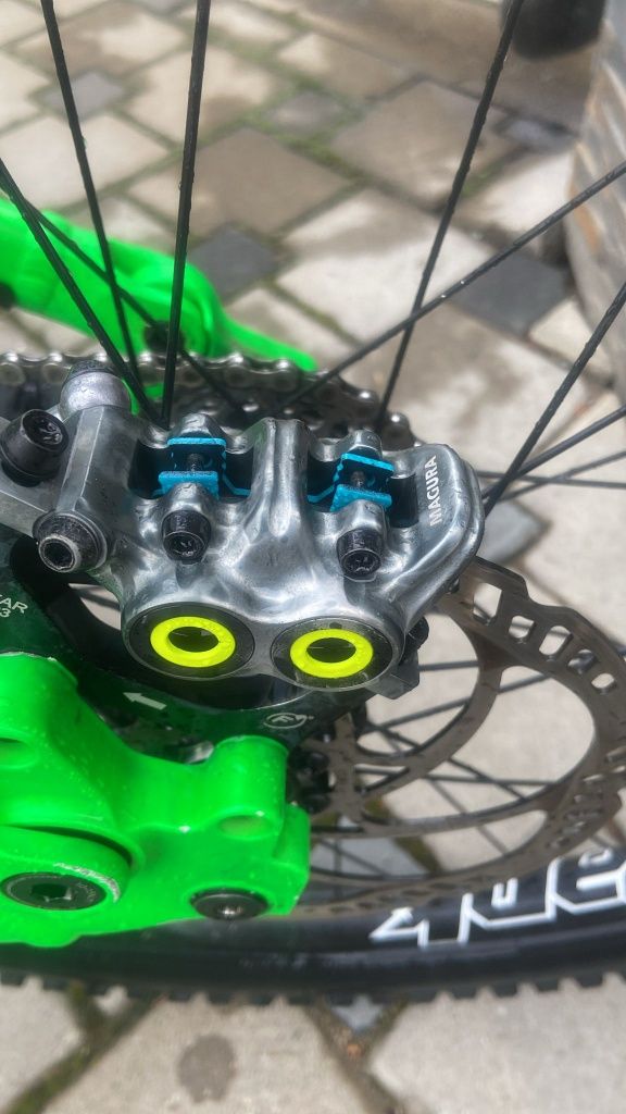 Vând bicicleta full suspension