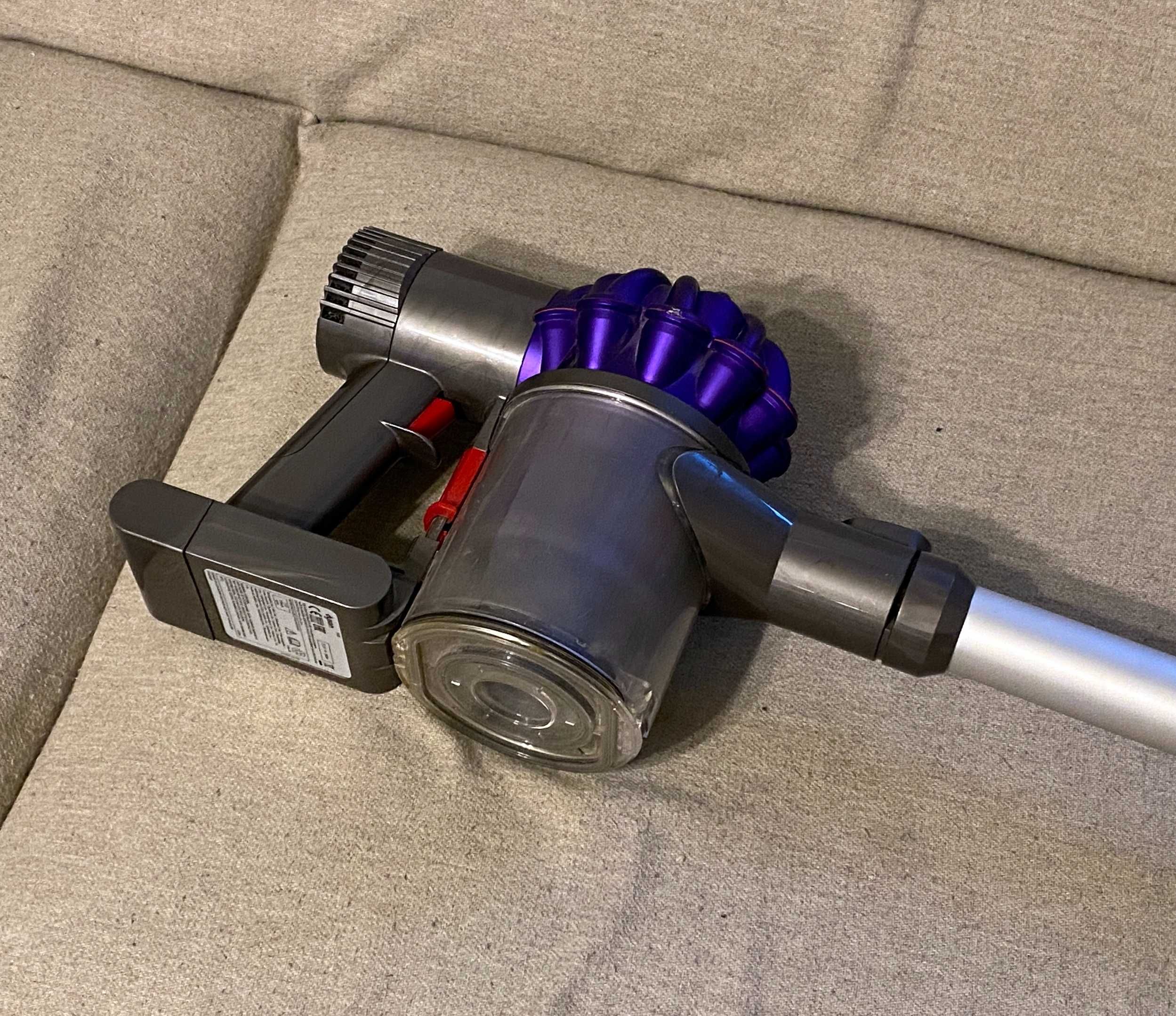 Aspirator Dyson V6+ perie motorizata, acumulator bun, incarcator