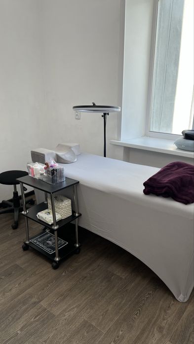 Сдам кушетку лэшмейкеру