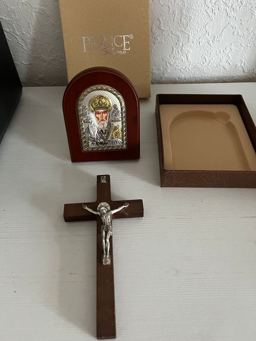 Iconita argintata Sf.Nicolae 9,5x7,5cm si  Crucifix 13x7cm , Noi