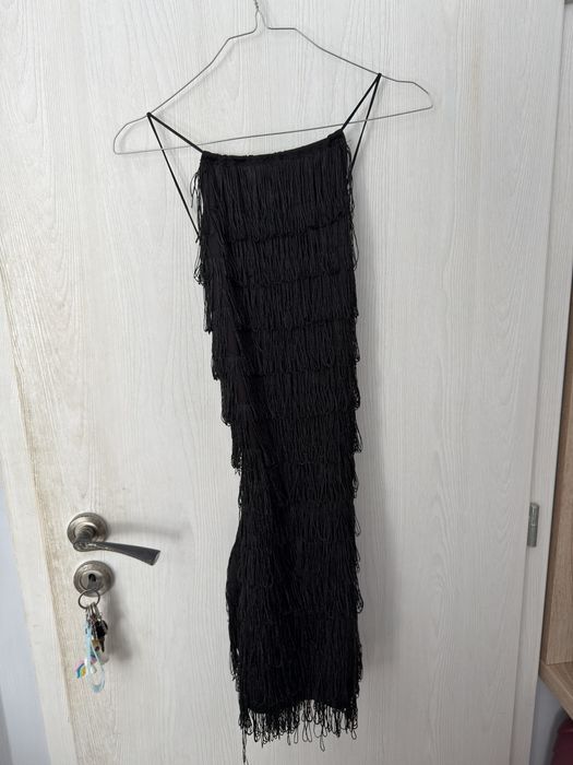 Черна рокля на ресни