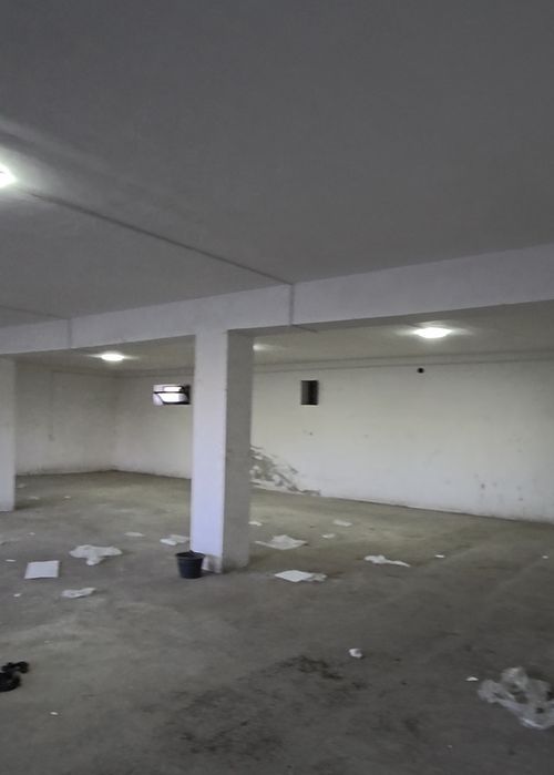 3 qavatli savdo markazi. G'ijduvon markazi Yu.Hamadoniy ko'chasi