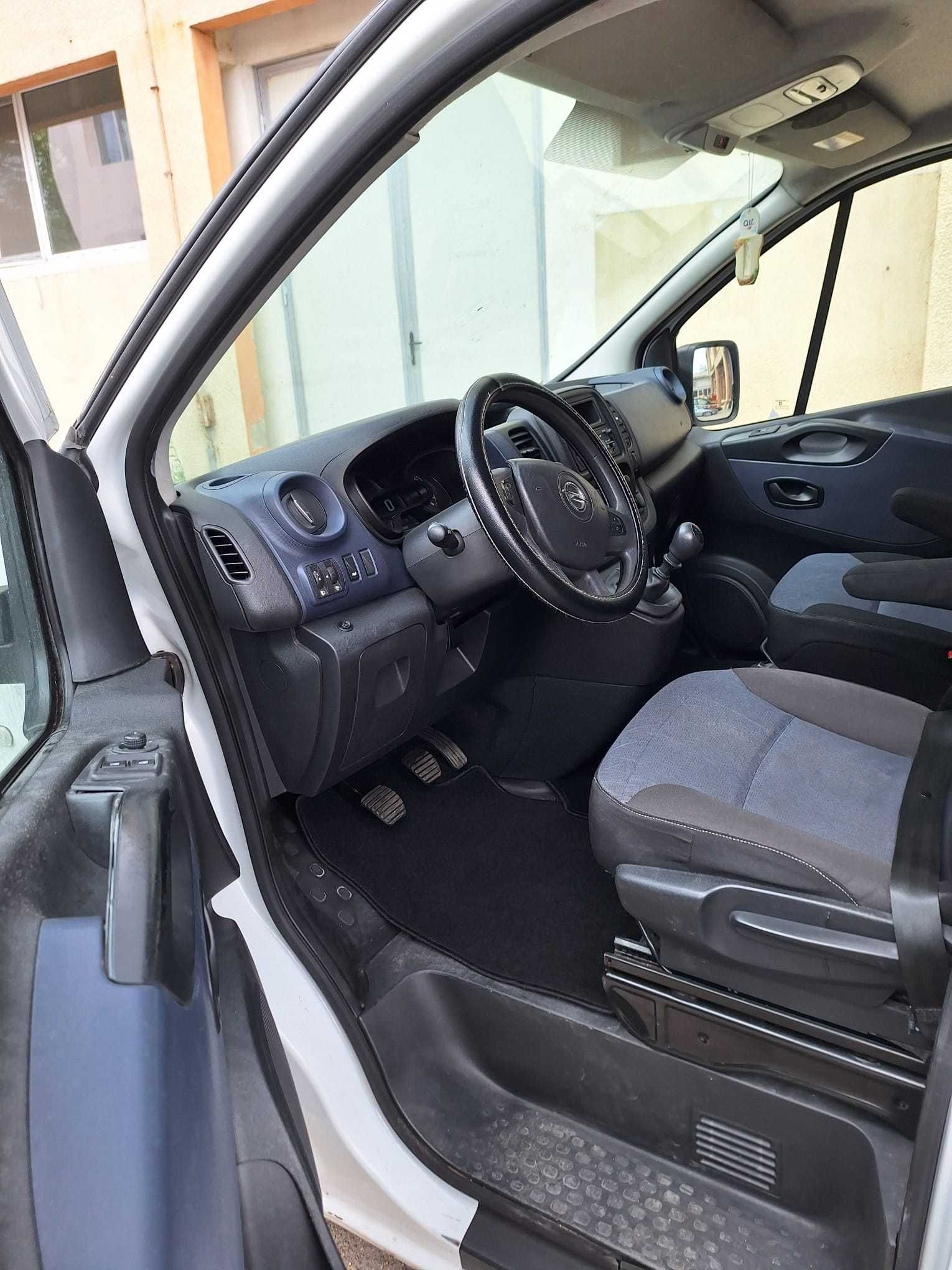 Opel Vivaro 2015 , varianta lunga cu A.C.