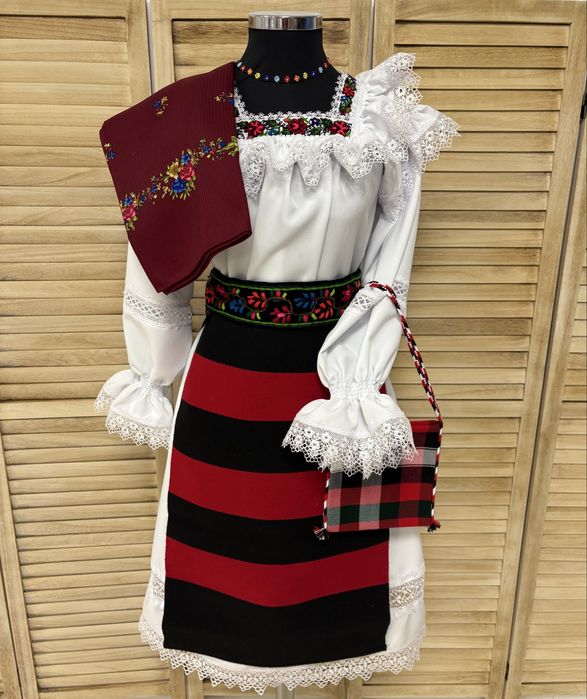 Costum traditional/popular de Maramures pentru femei autentic, complet