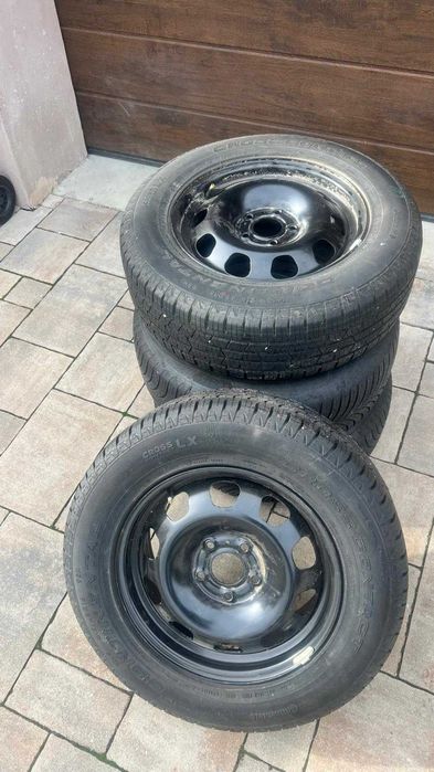 4 roti de iarna 215 65 16 pt. Dacia Duster/Nissan Qashqai