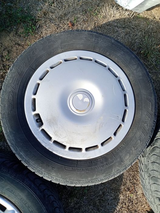 Продавам оригинални железни джанти с гумите и тасовете за Ауди 80.