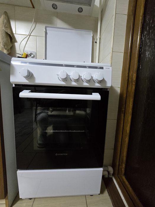 Vând aragaz și hotă