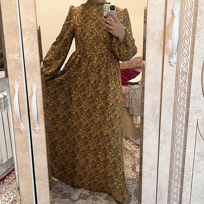 Очень красивое платье, можно и повседневное и как на мероприятье