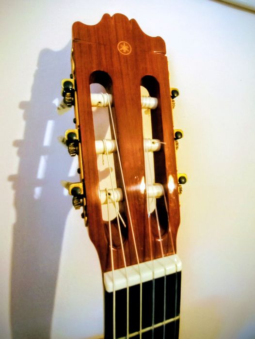 Продавам класическа китара Yamaha G-240