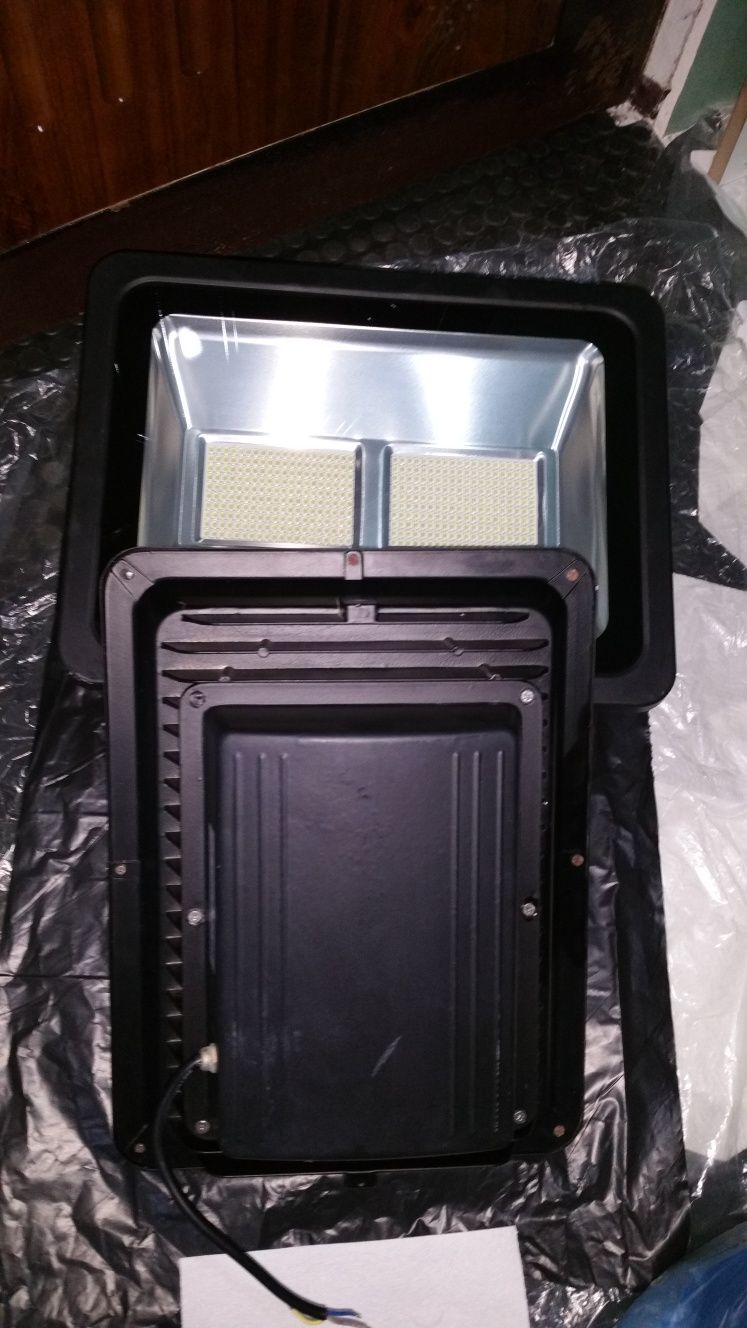 Proiector cu leduri 200 W