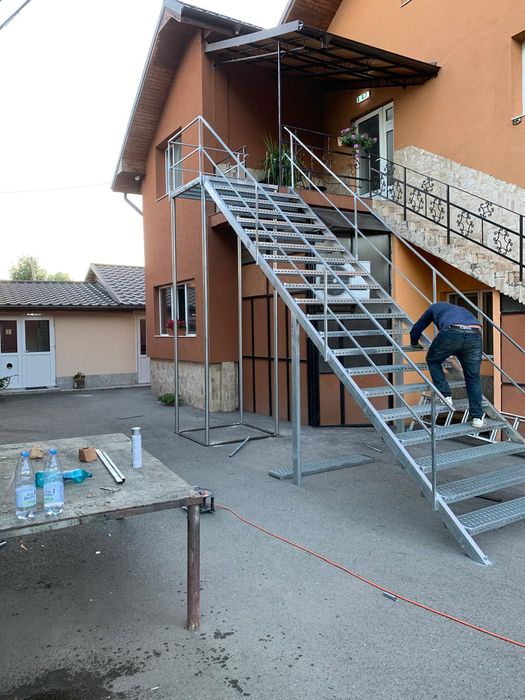 Scara metalica zincata exterioara pt  casa , beci și incendiu ISU