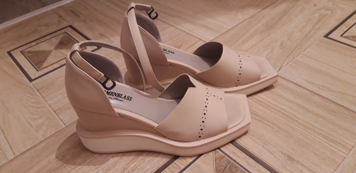Обувь женская сандалии